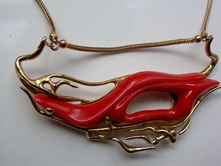 Collier corail 1966