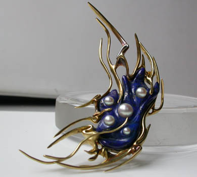 Broche lapis lazuli et perles 1962 Broche lapis lazuli et perles 1962