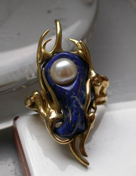 Bague lapis lazuli et perle 1962 Bague lapis lazuli et perle 1962